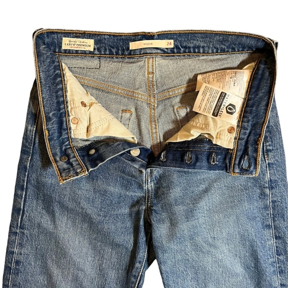 Levi's Wedgie Button-fly Jeans Medium Wash Size 24 - Picture 5 of 15